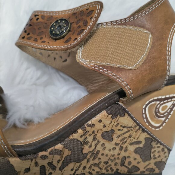 L. Artiste By Spring Step Cut Out Design Allura Wedge Sandal Women's Size 8 - Picture 10 of 12